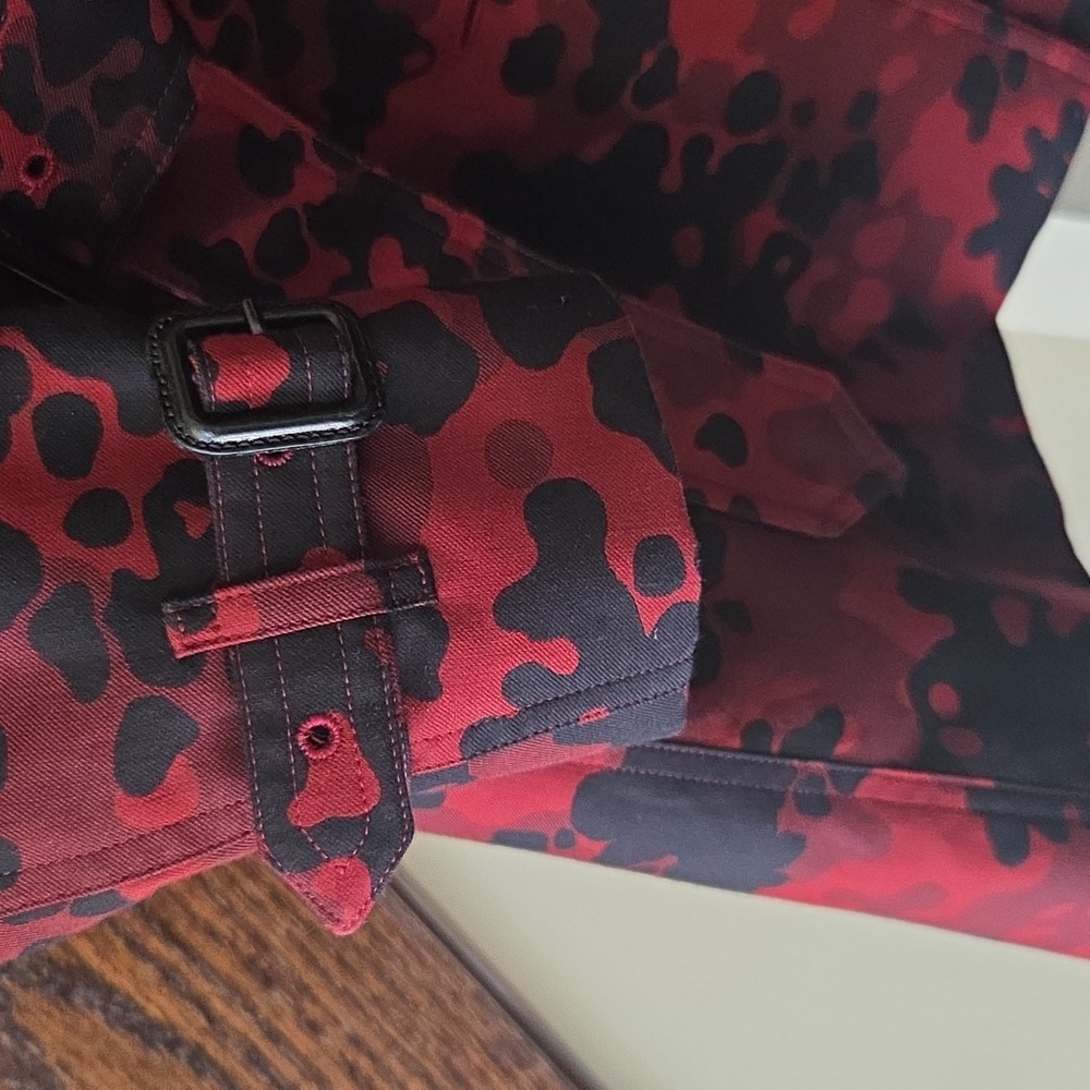Burberry Red and Black Camo Trench Coat Limited Edition - Picture 6 of 15